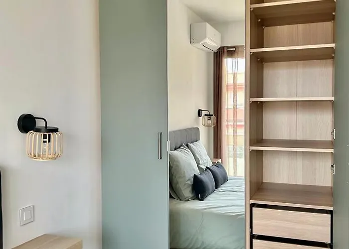 Centre, Jardin Bioves, Casino * Мантон