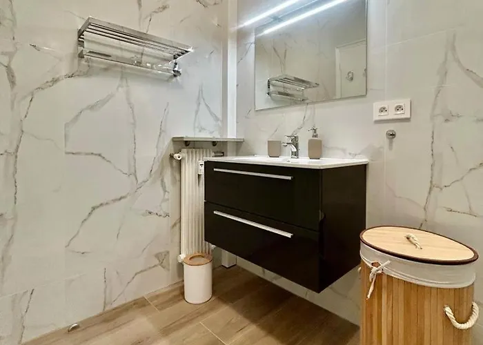 Apartment Centre, Jardin Bioves, Casino *